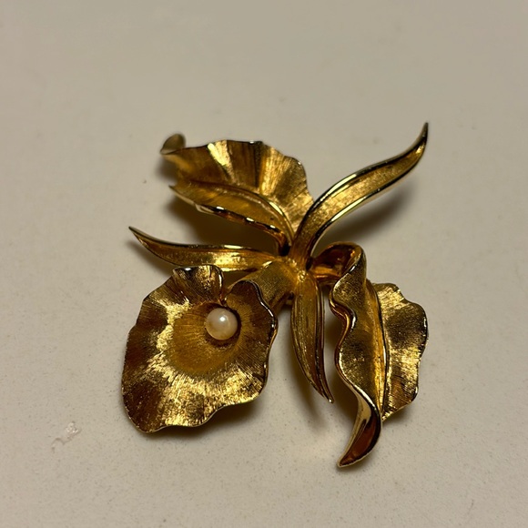Jewelry - Vintage Boucher Orchid Brooche